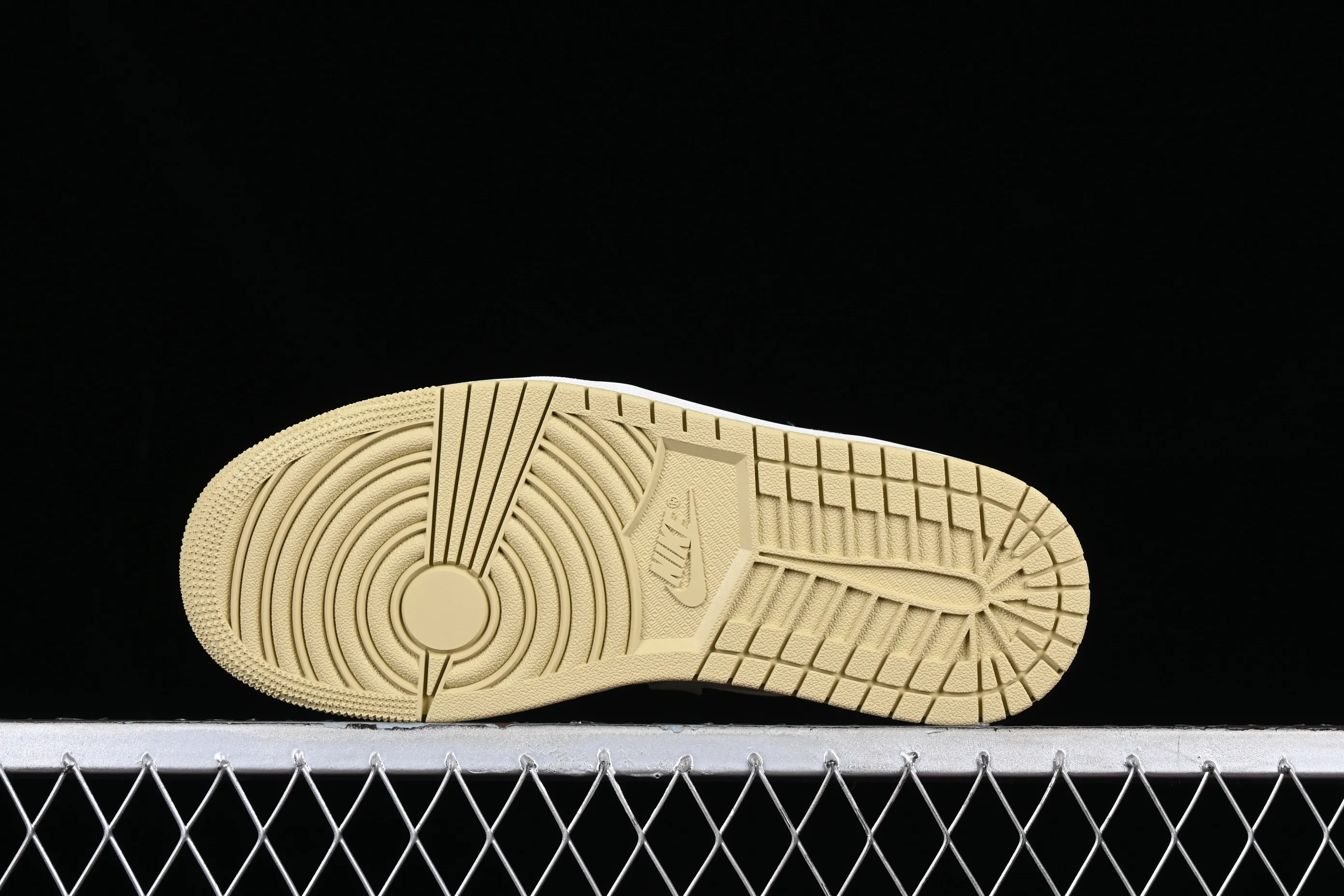 All categories Air Jordan Jordan series basketball shoes Air Jordan 1 Low G version pure original Air Jordan 1 Low AJ1 Joe 1 fresh white and green cultural low-top basketball shoes FD9906-131